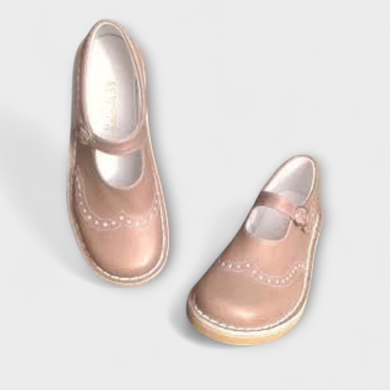 Klassische Rundschuh-Schnallenriemen-Schuhe